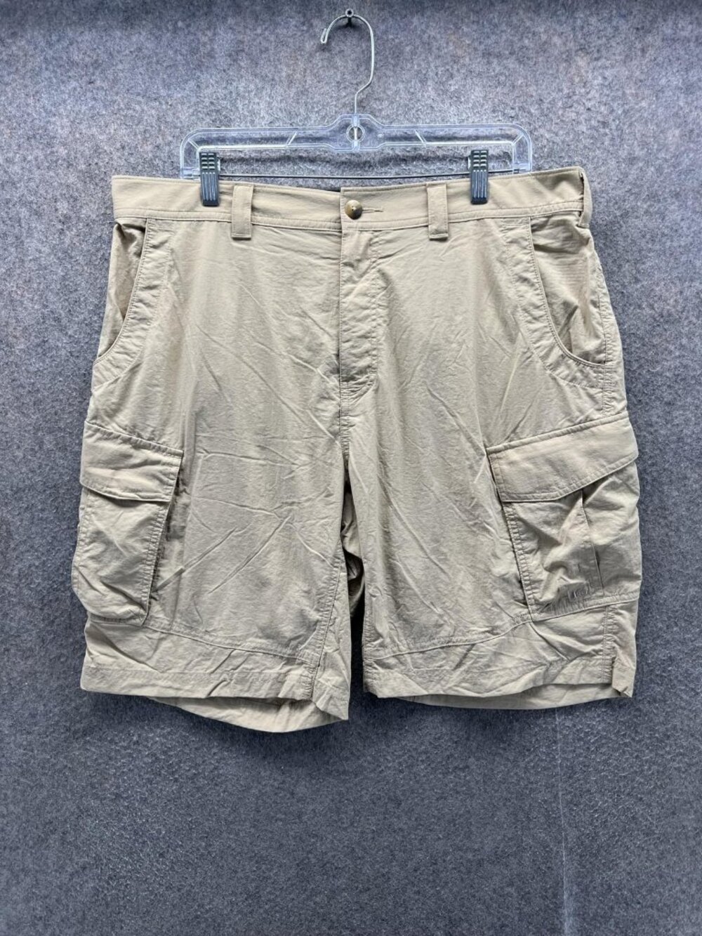 REI Shorts Mens XL Beige Cargo Flat Front Nylon Polyester Lightweight Casual